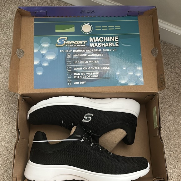 Women’s size 11 black Skechers sneaker with memory foam - Picture 4 of 6